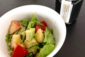Salat mit Lustenauer Senf Schwarzes Gold im Dressing