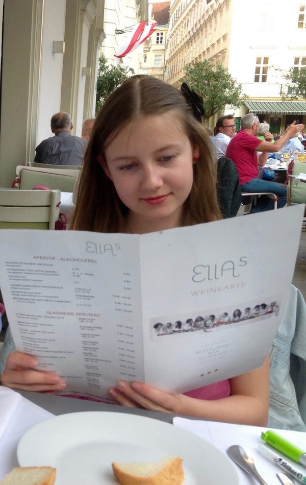 Saskia Lohs im griechischen Restaurant Ellas am Judenplatz in Wien