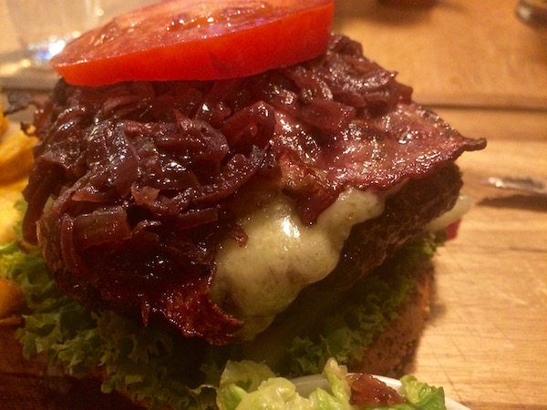 Bergkäse Spezial passt perfekt zum Reh Burger